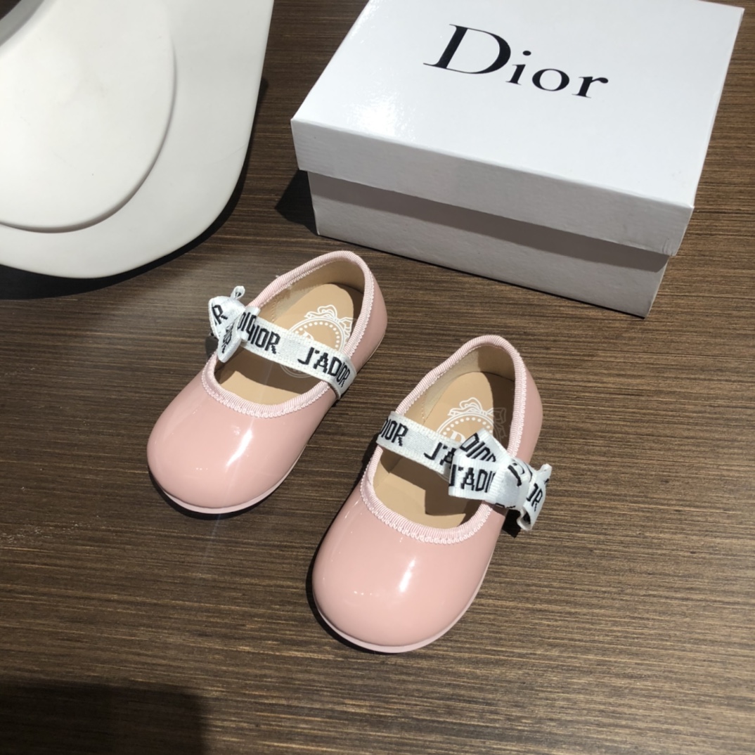 Children's shoes child